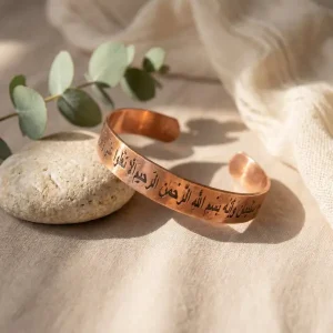 ايه (إِنَّهُ مِن سُلَيْمَانَ وَإِنَّهُ بِسْمِ اللَّهِ الرَّحْمَنِ الرَّحِيمِ (30) أَلَّا تَعْلُوا عَلَيَّ وَأْتُونِي مُسْلِمِينَ (31)