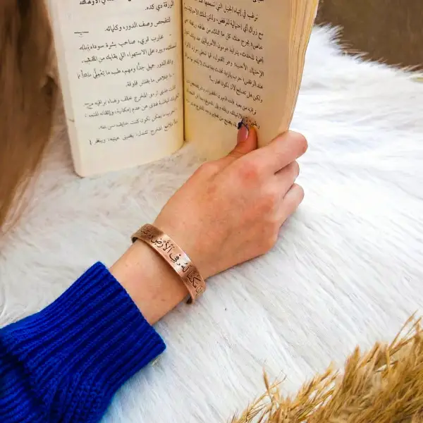 اية "إِنَّا مَكَّنَّا لَهُ فِي الْأَرْضِ وَآتَيْنَاهُ مِن كُلِّ شَيْءٍ سَبَبًا"
